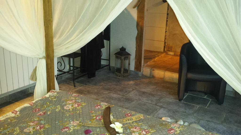 Chambres D Hotes ,Hotel ,Secret D'Une Nuit A Vicq Pres De Onnaing,Avec Piscine ห้อง รูปภาพ