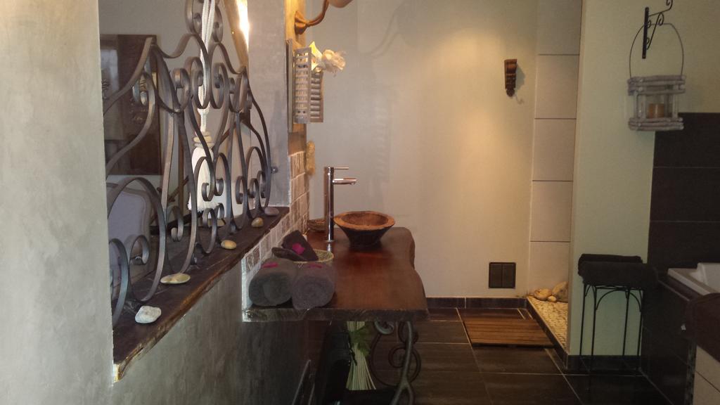 Chambres D Hotes ,Hotel ,Secret D'Une Nuit A Vicq Pres De Onnaing,Avec Piscine ห้อง รูปภาพ